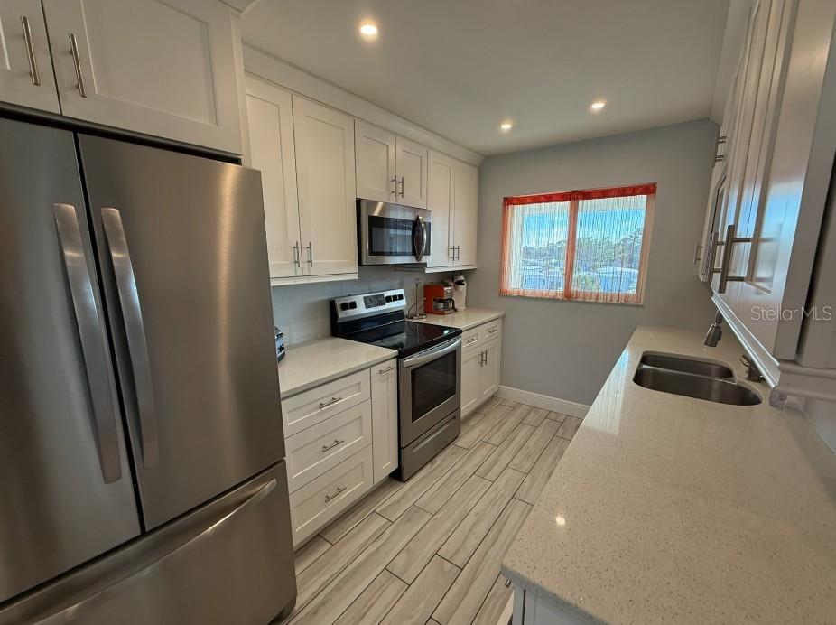 HOLIDAY APTS - Residential