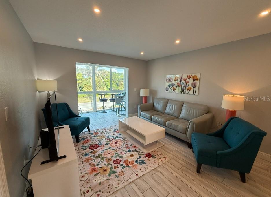 HOLIDAY APTS - Residential