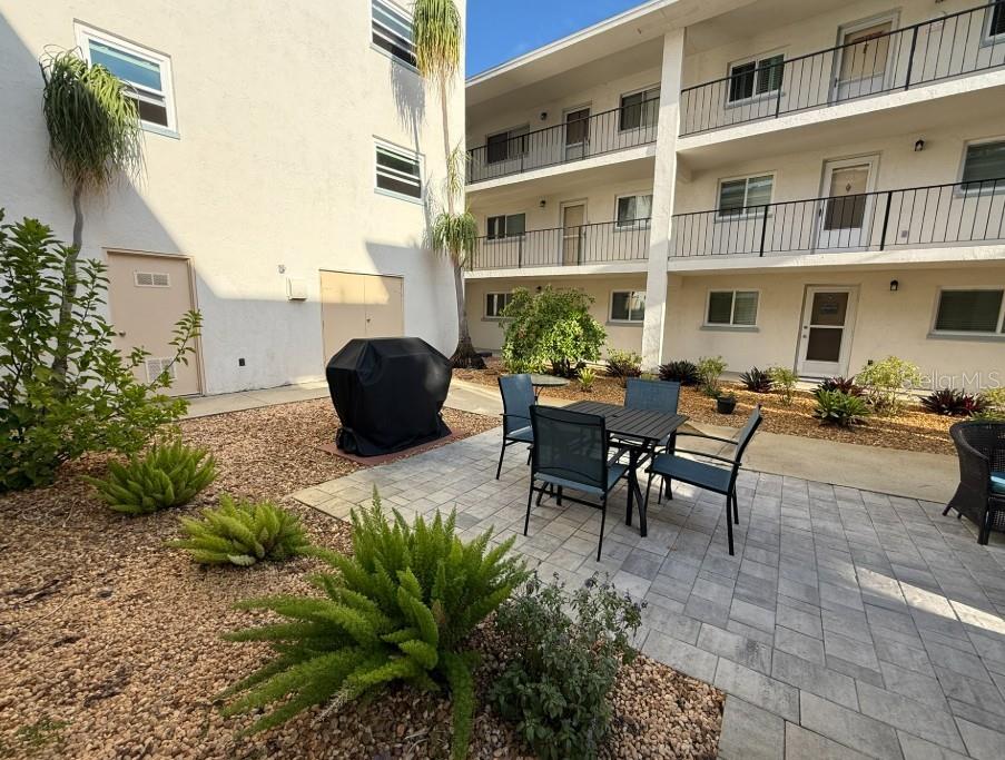 HOLIDAY APTS - Residential