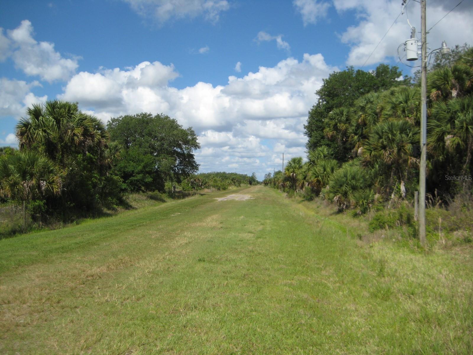 LOTS O & P OF TRACT 1 EAST 1/2 OF THE SOUTH 1/2 OF - Residential