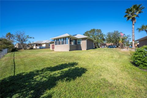 A home in LAKE WALES