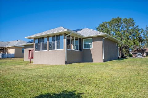 A home in LAKE WALES