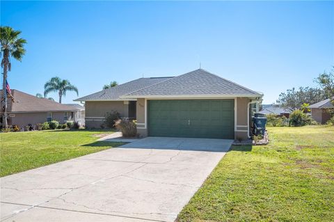 A home in LAKE WALES