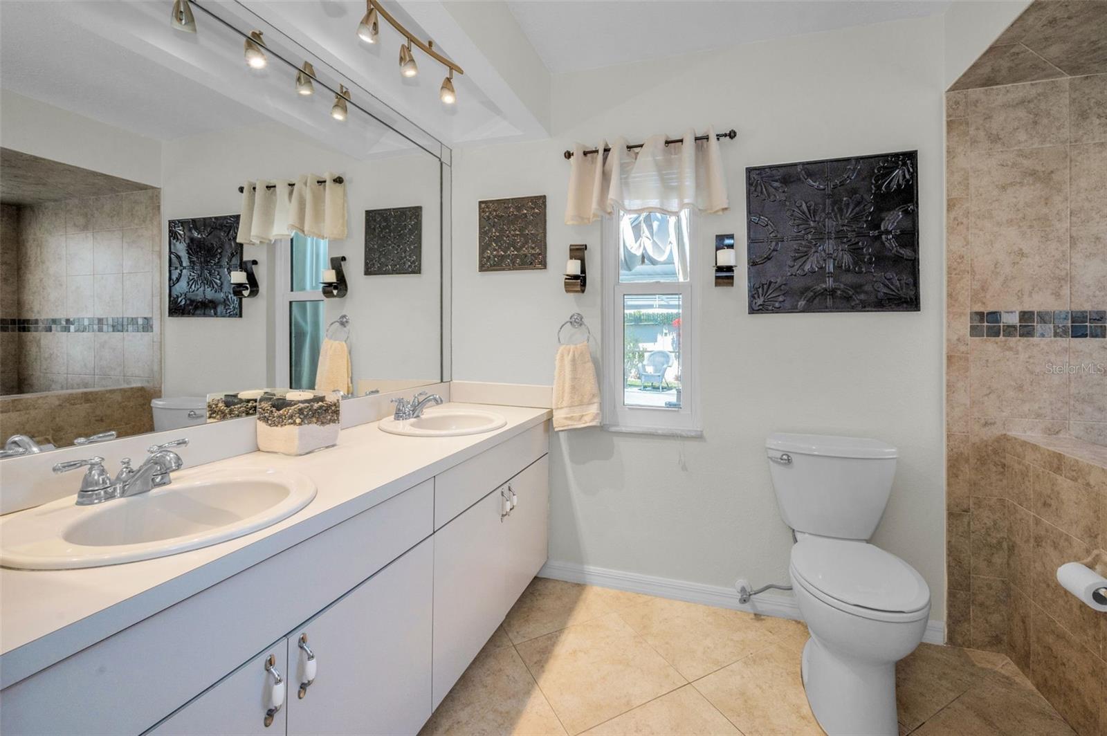 HUNTERS RIDGE - Residential