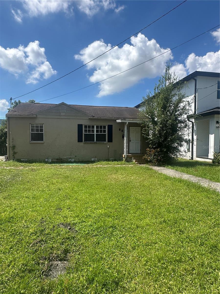 Riverside Heights Opportunity!
Discover the potential in this 3-bedroom, 2-bath home located in the highly sought-after Riverside Heights neighborhood of Tampa. This property has been a long-term rental and is ready for its next chapter—whether that’s a thoughtful renovation to create your dream home or a complete tear-down to build new. Positioned in one of Tampa’s fastest-growing areas, you’ll be just minutes from downtown Tampa, Armature Works, Tampa Riverwalk, Hyde Park Village, Water Street, and major highways—all while being tucked into a residential community full of charm and historic character. And when it’s time to relax, you’re only a short drive from award-winning Gulf Coast beaches, world-class dining, sports venues, and Tampa International Airport. With limited inventory and rising values in Riverside Heights, this home offers an incredible opportunity for future equity growth—making it ideal for investors, builders, or homeowners eager to customize a property to fit their lifestyle. Bring your vision and make this house your next home or investment project in one of Tampa’s most desirable neighborhoods!