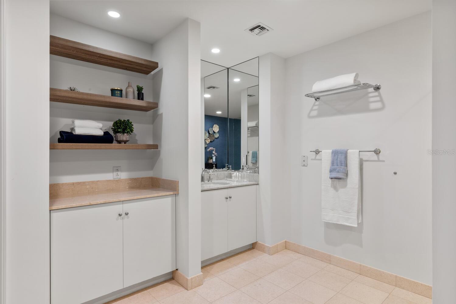 THE RESIDENCES - Residential