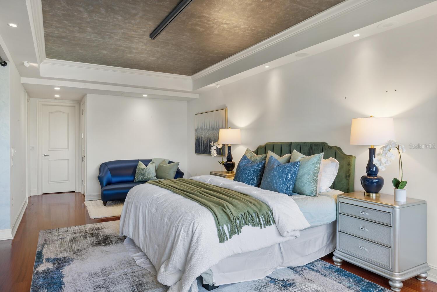 THE RESIDENCES - Residential