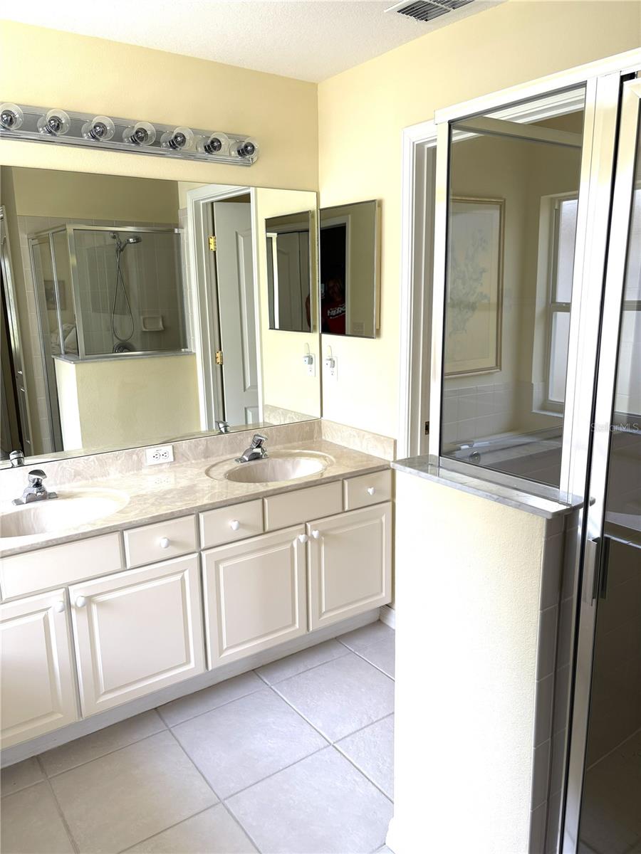 TAMPA BAY GOLF AND TENNIS CLUB - Residential Lease