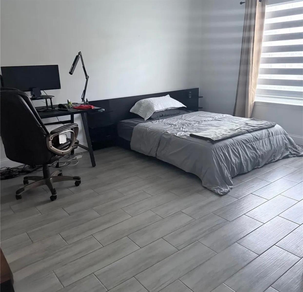 SUMMERGATE CONDO PH 01 5923/0662 - Residential