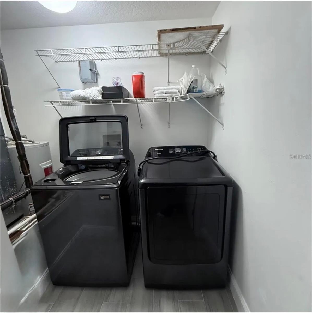 SUMMERGATE CONDO PH 01 5923/0662 - Residential