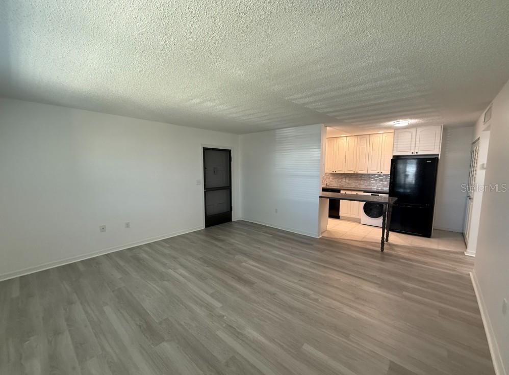 BAYWOOD COLONY GARDEN APTS - Residential Lease