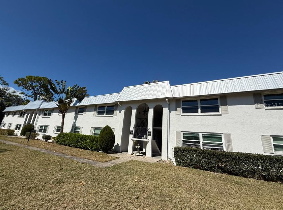 BAYWOOD COLONY GARDEN APTS - Residential Lease