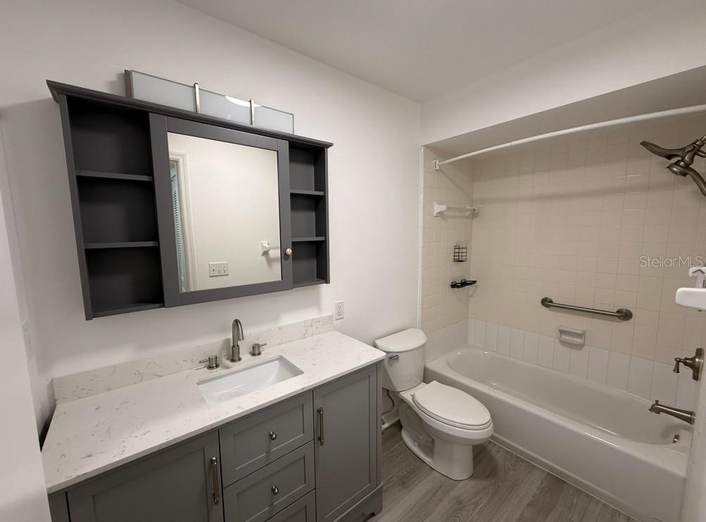 BAYWOOD COLONY GARDEN APTS - Residential Lease