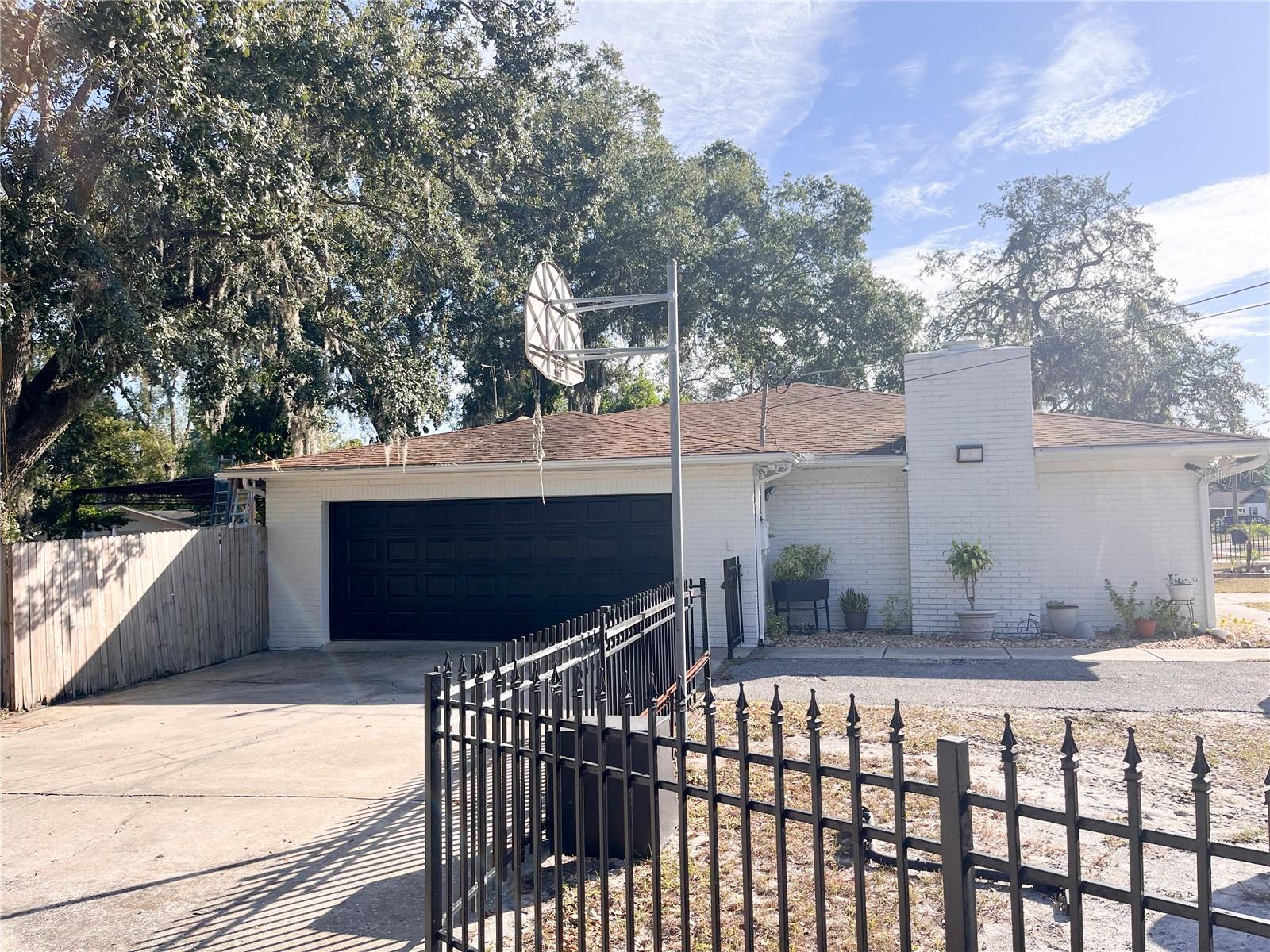 1802 E KNOLLWOOD STREET