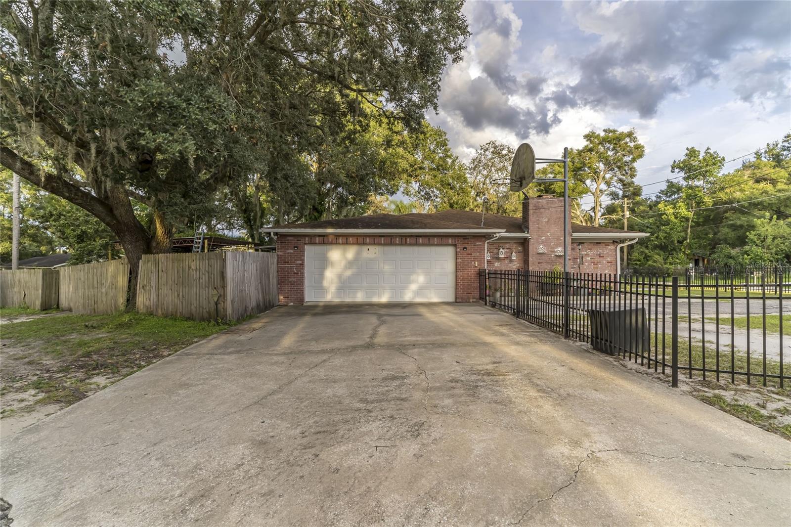 RIVERBEND MANOR - Residential