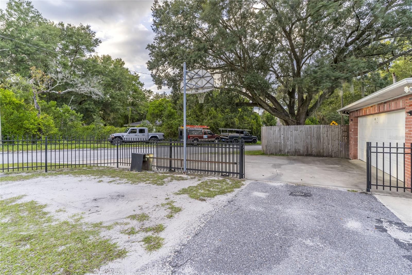 RIVERBEND MANOR - Residential