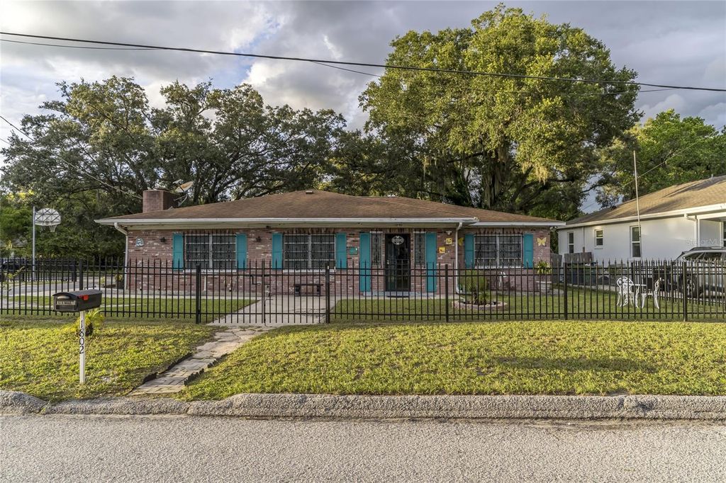 Photo of 1802 E Knollwood Street, Tampa, FL 33610 (MLS # TB8443009)