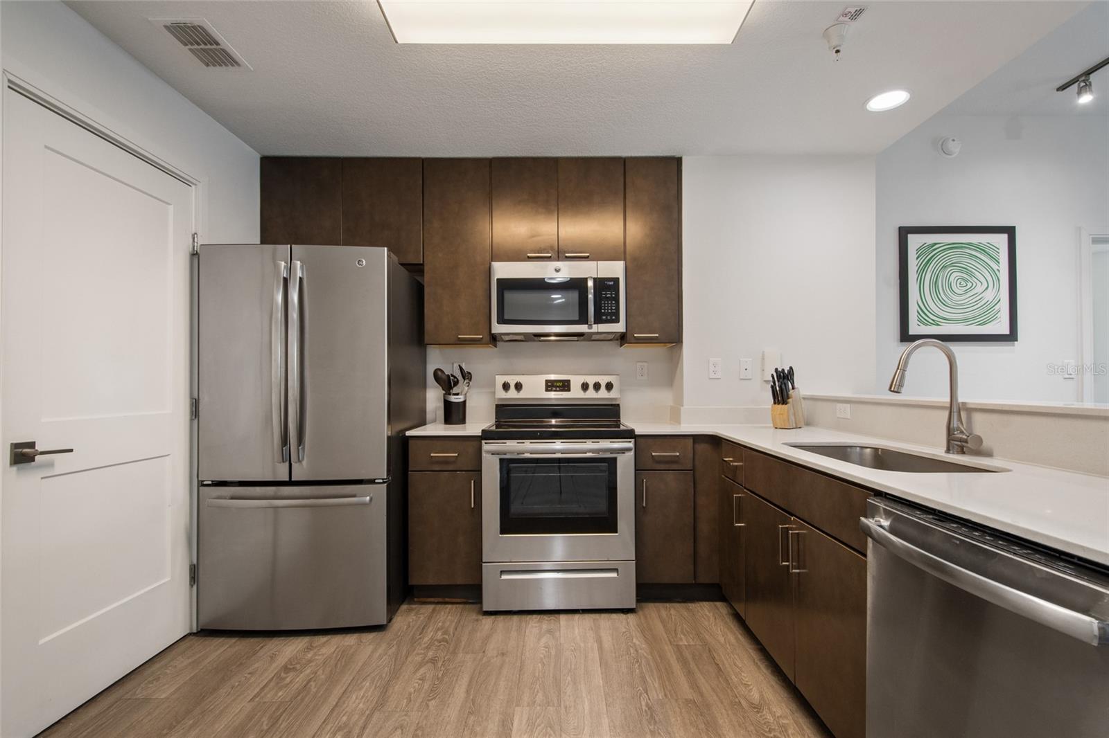 GROVE RESIDENCE & SPA HOTEL CONDO - Residential