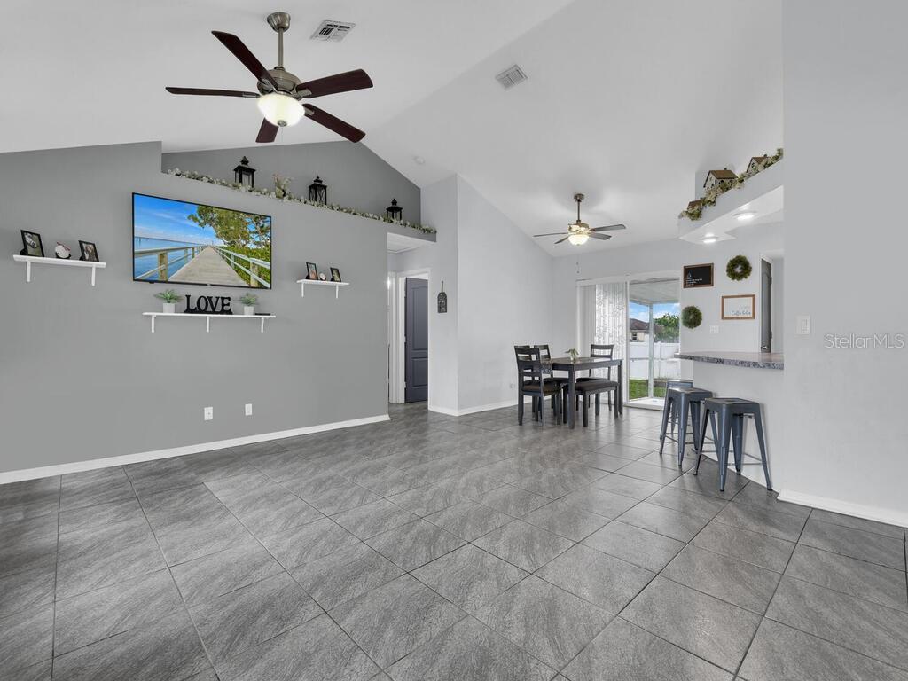 515 SW 9TH COURT