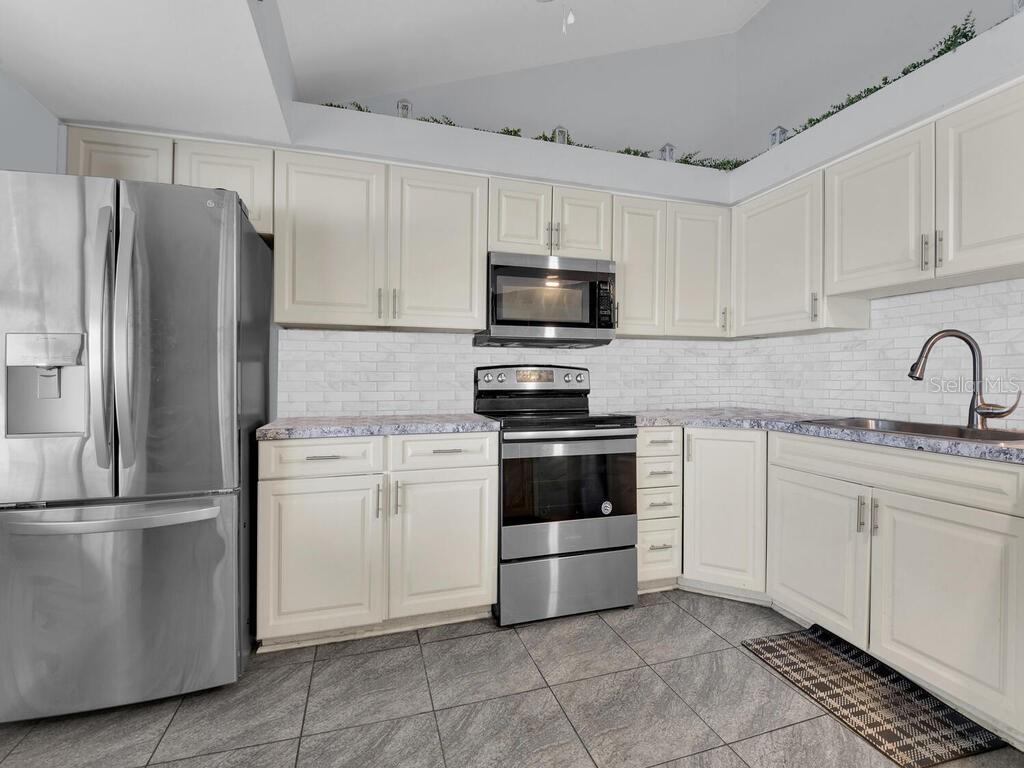 515 SW 9TH COURT