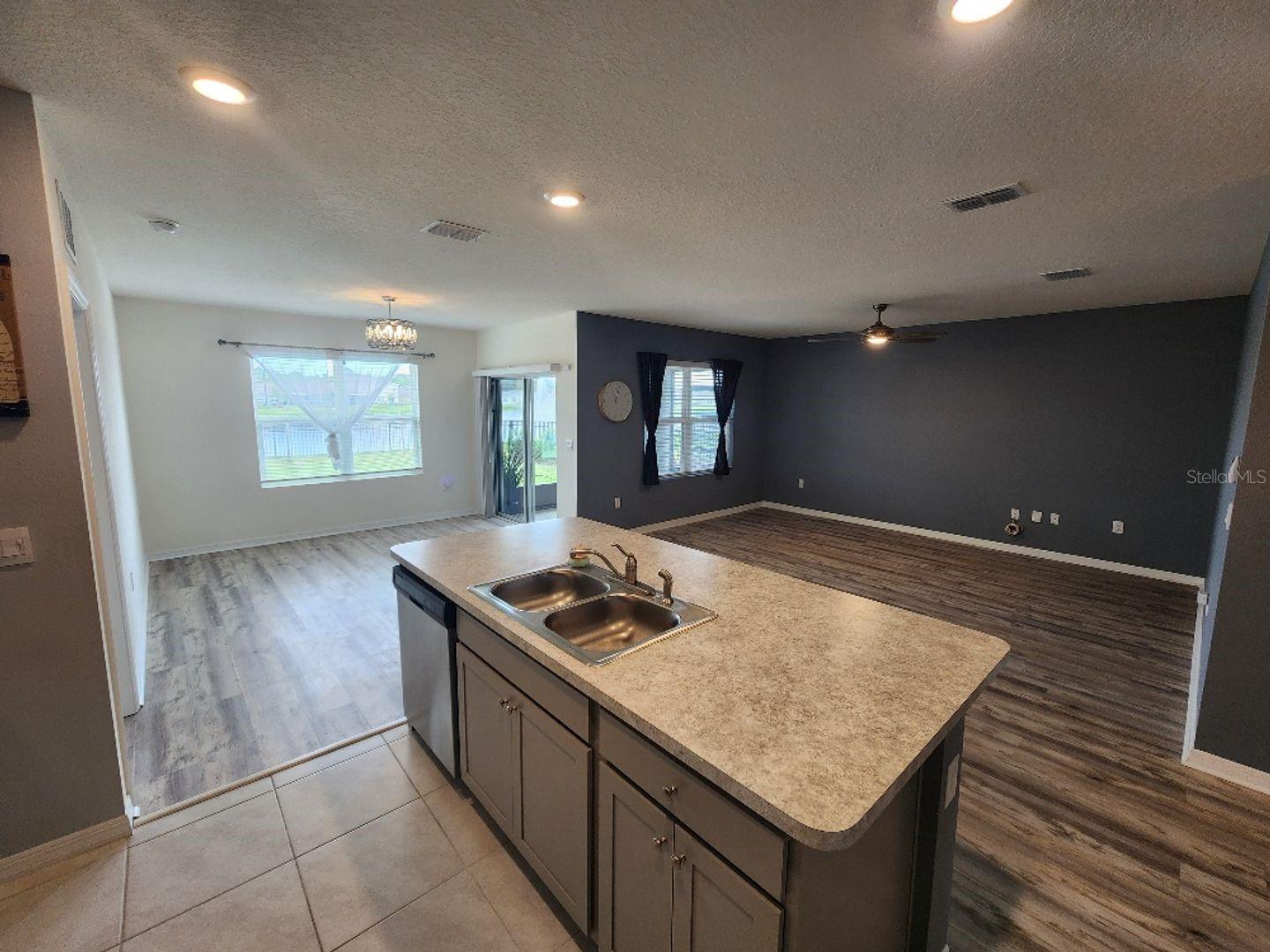 COASTAL WOODS UN D - Residential Lease