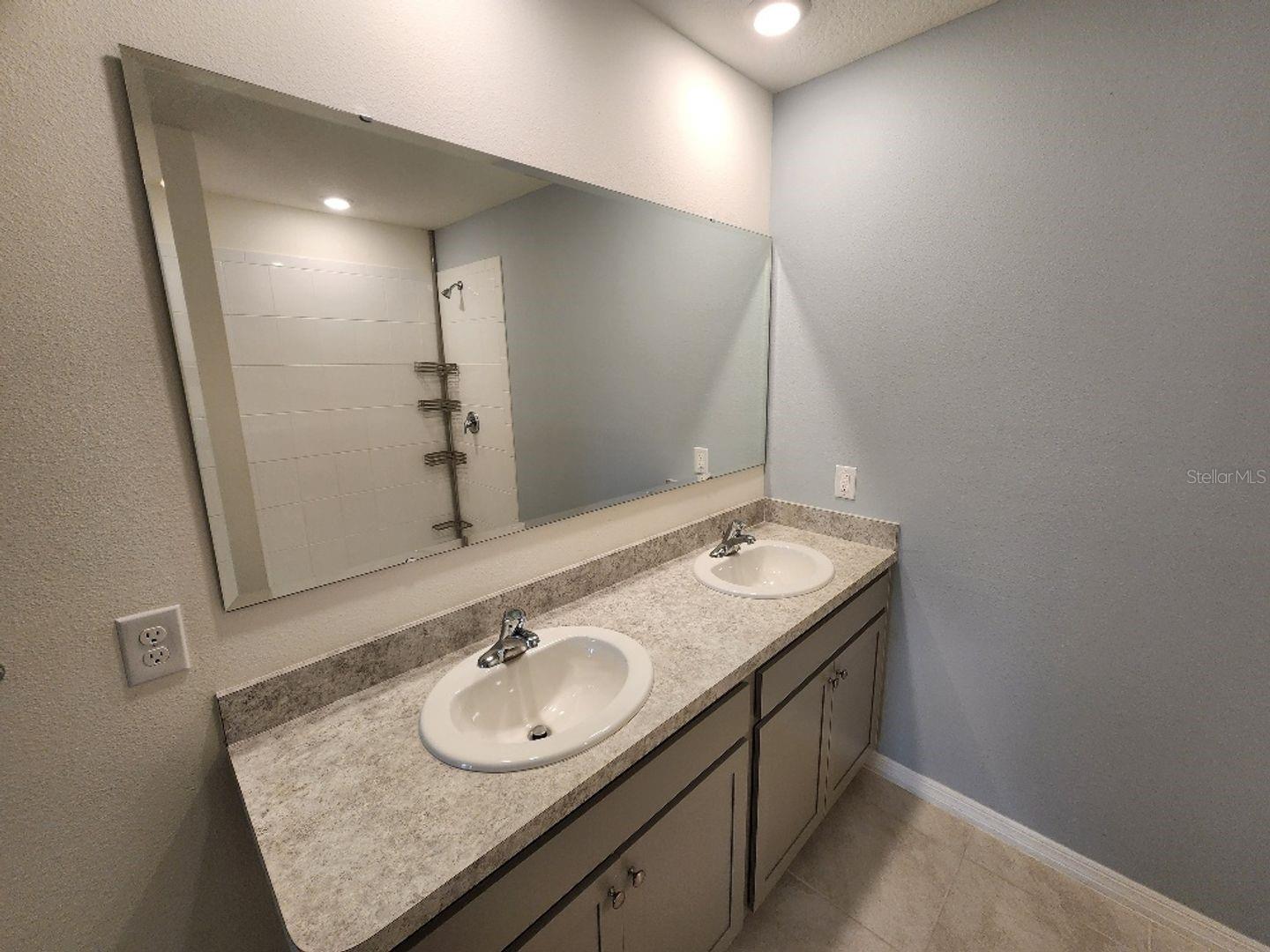 COASTAL WOODS UN D - Residential Lease