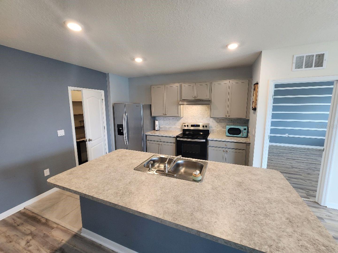 COASTAL WOODS UN D - Residential Lease