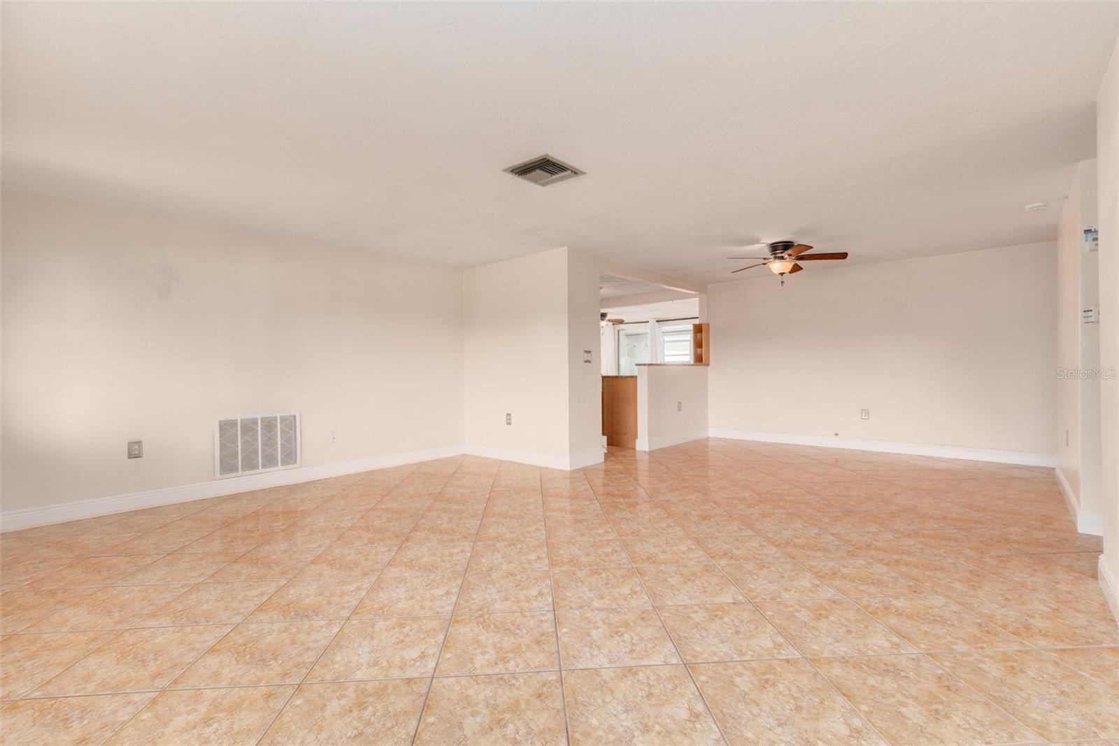 COLONIAL HILLS - Residential