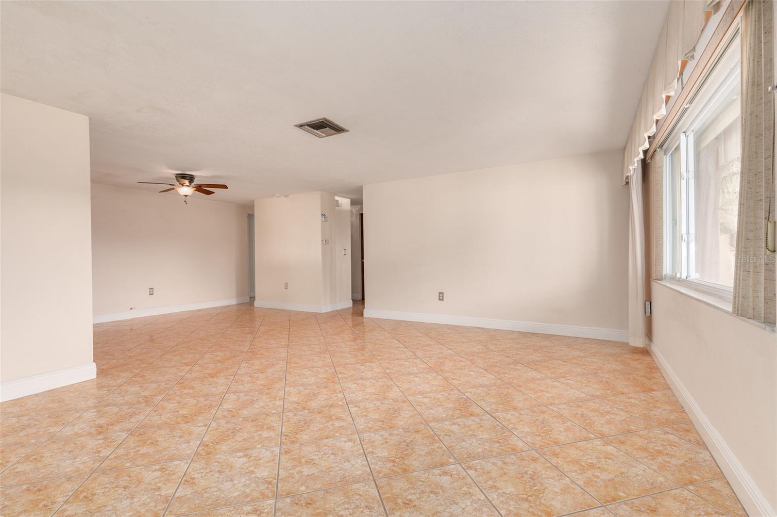 COLONIAL HILLS - Residential