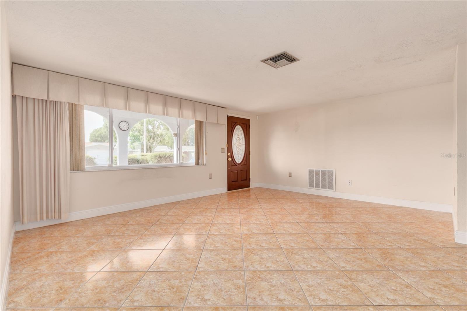 COLONIAL HILLS - Residential