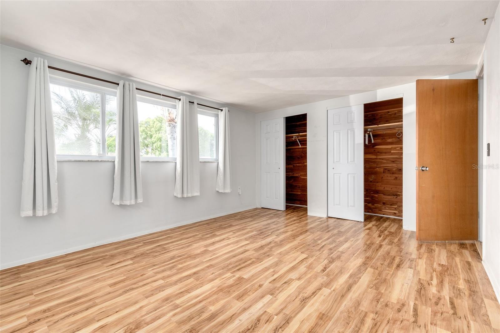 COLONIAL HILLS - Residential