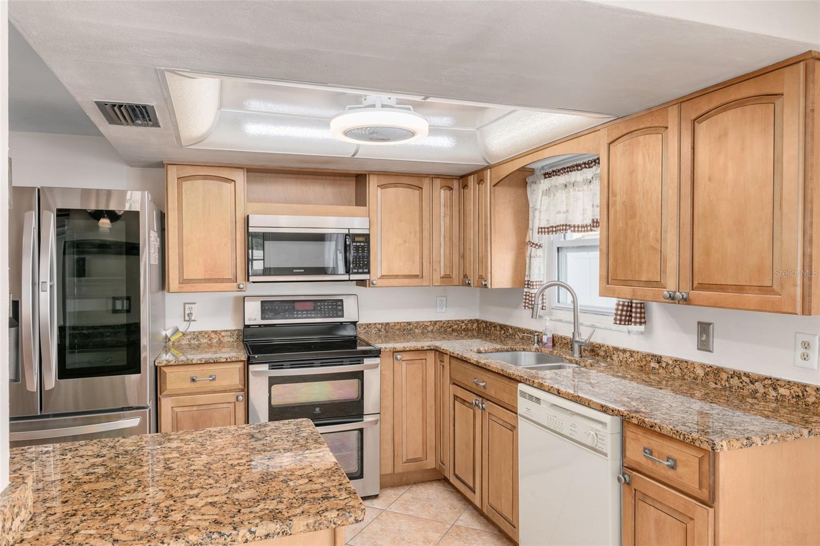 COLONIAL HILLS - Residential