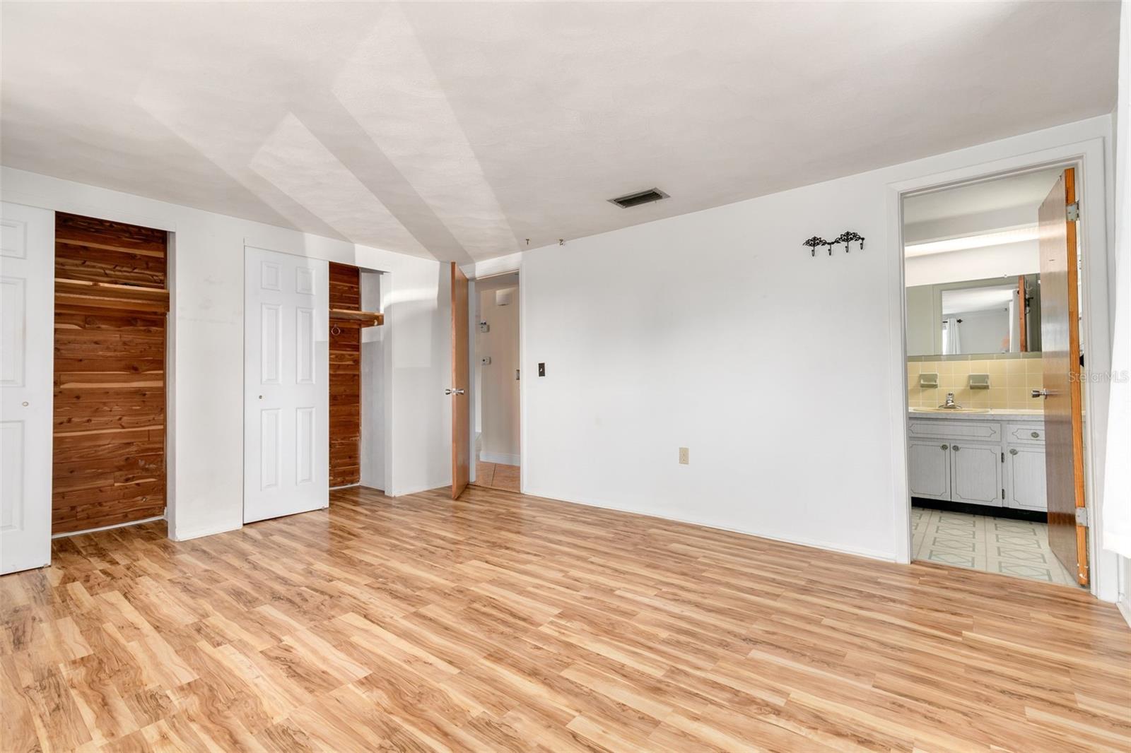 COLONIAL HILLS - Residential