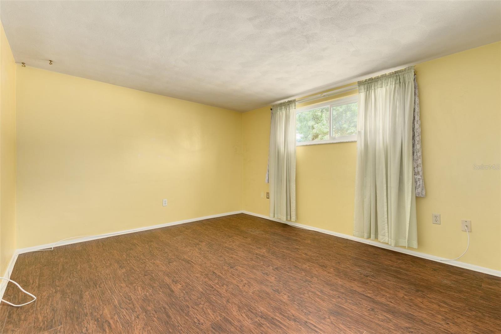 COLONIAL HILLS - Residential