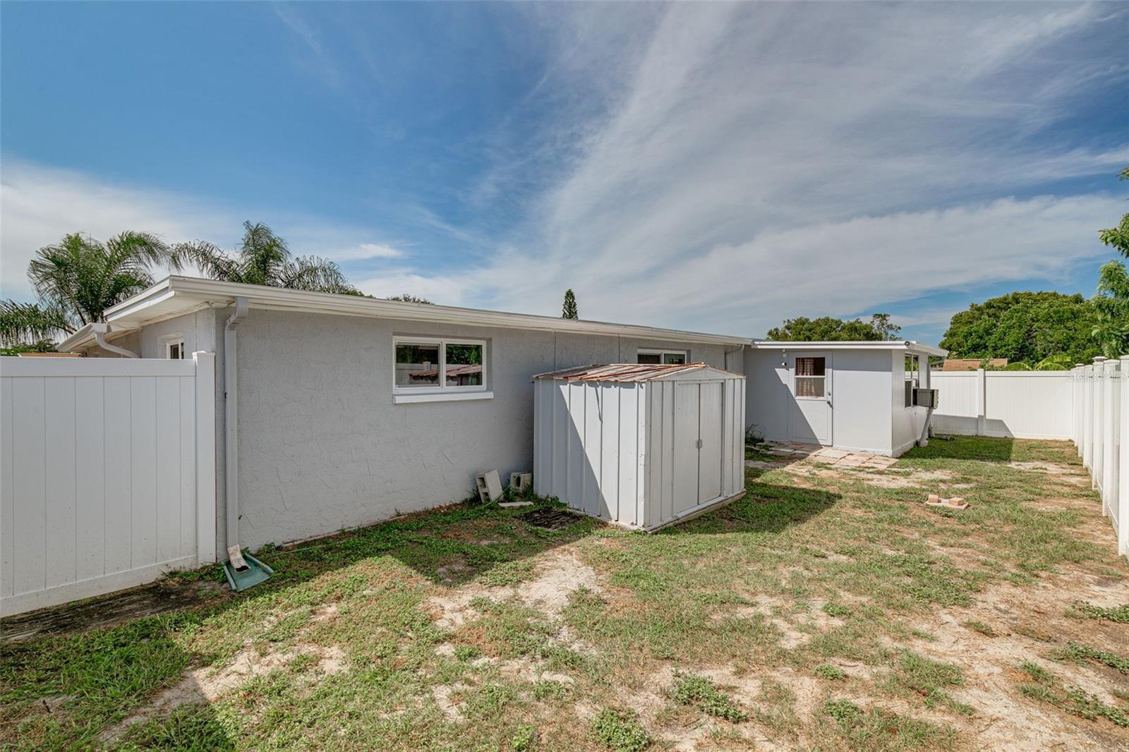 COLONIAL HILLS - Residential