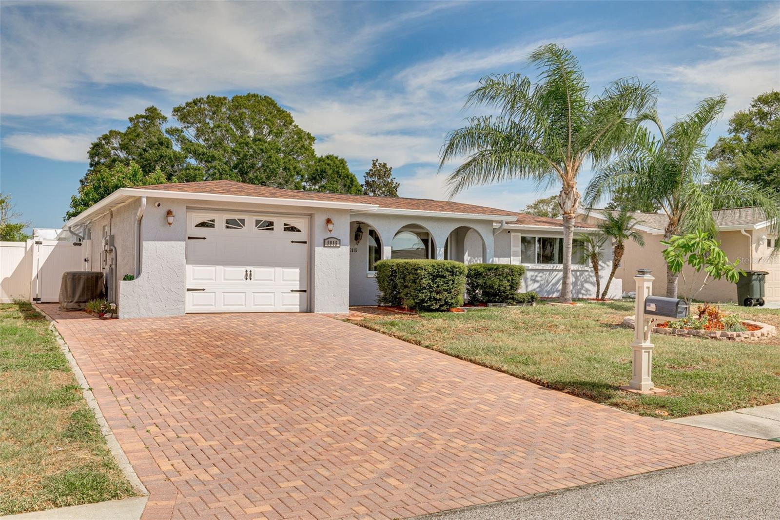 COLONIAL HILLS - Residential