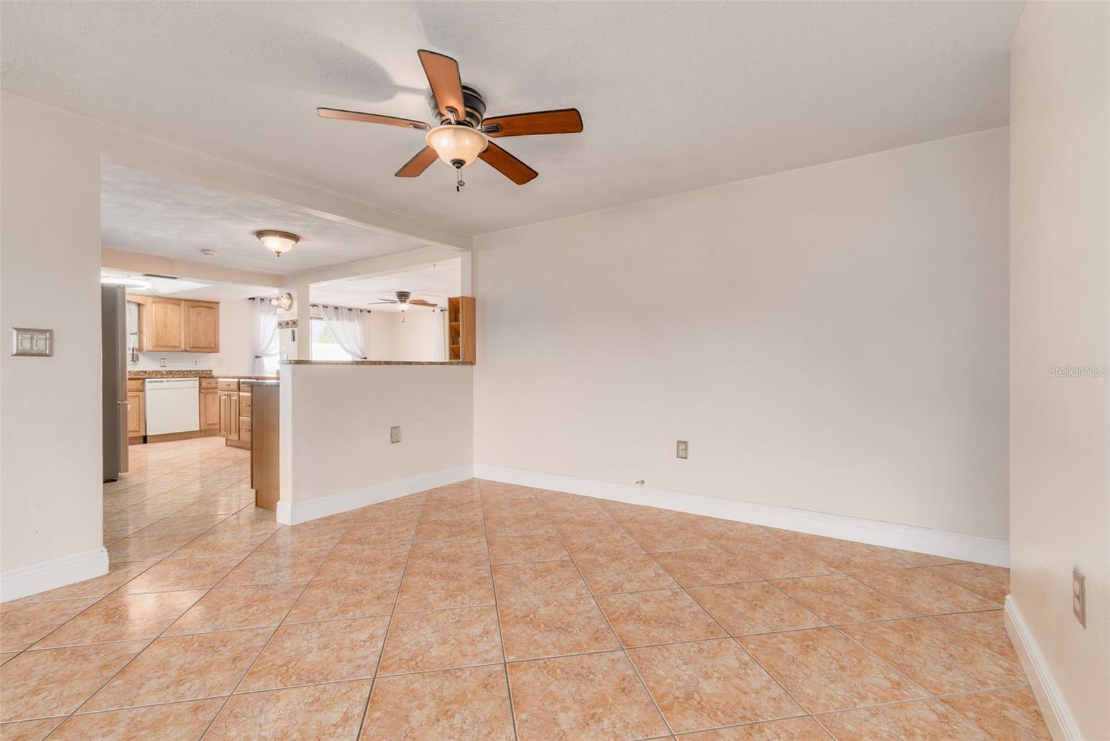 COLONIAL HILLS - Residential