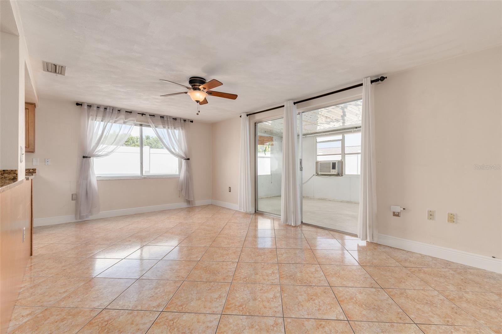 COLONIAL HILLS - Residential