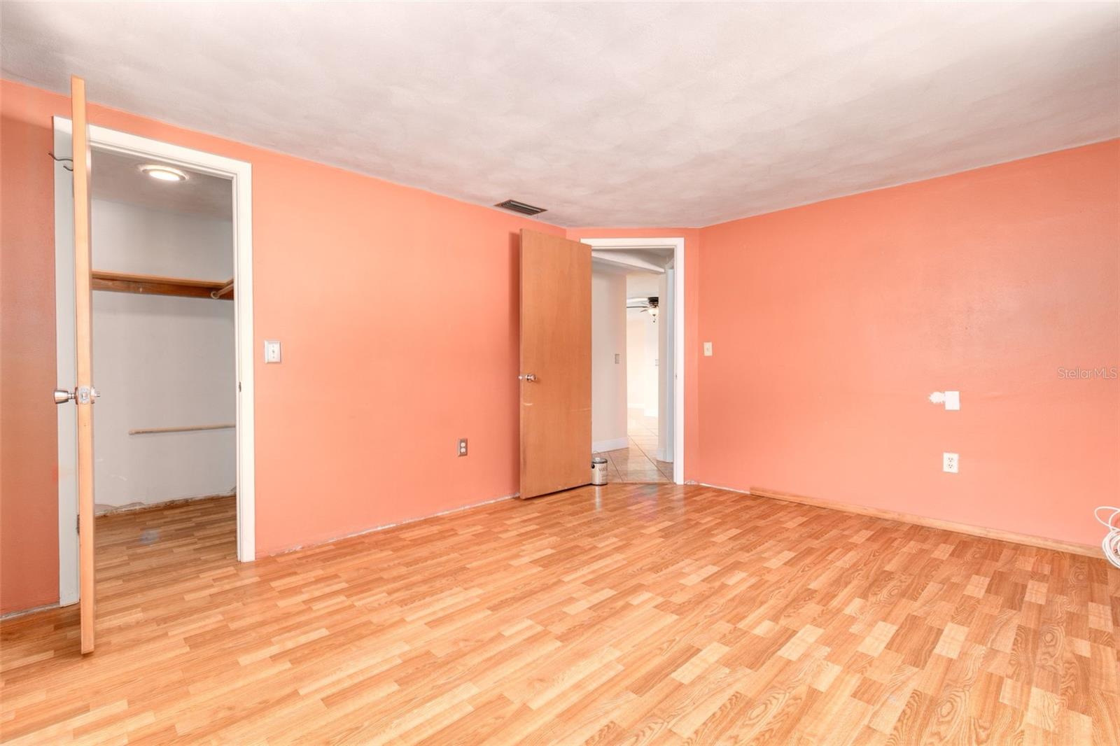 COLONIAL HILLS - Residential