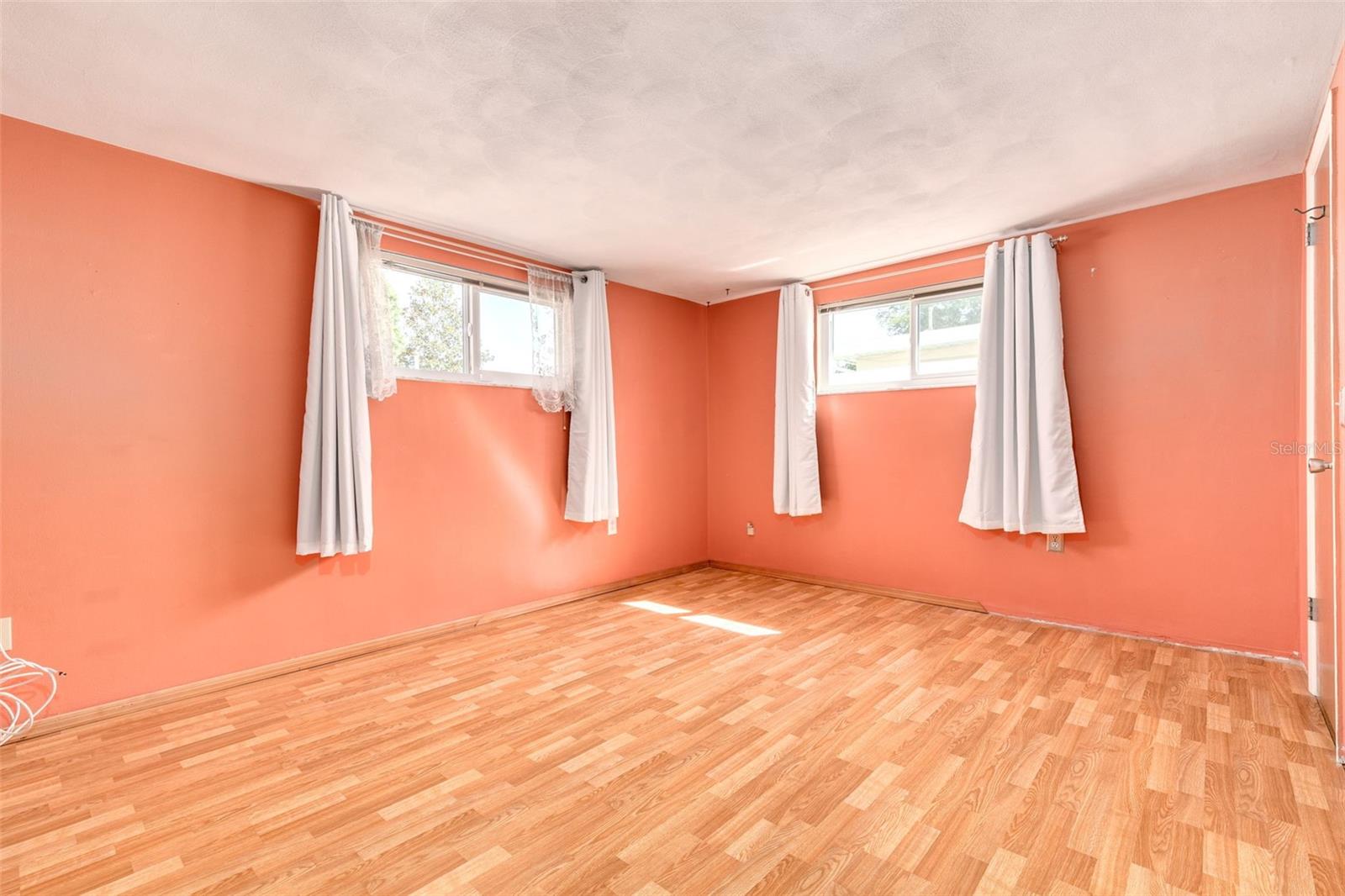 COLONIAL HILLS - Residential