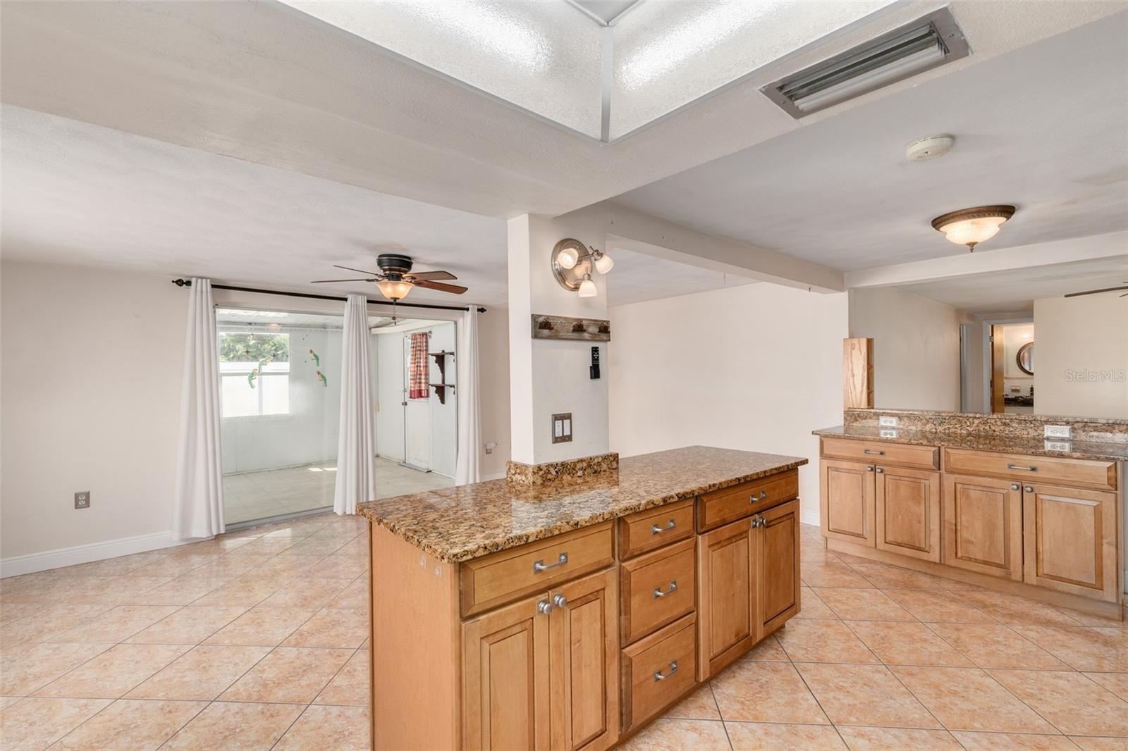 COLONIAL HILLS - Residential