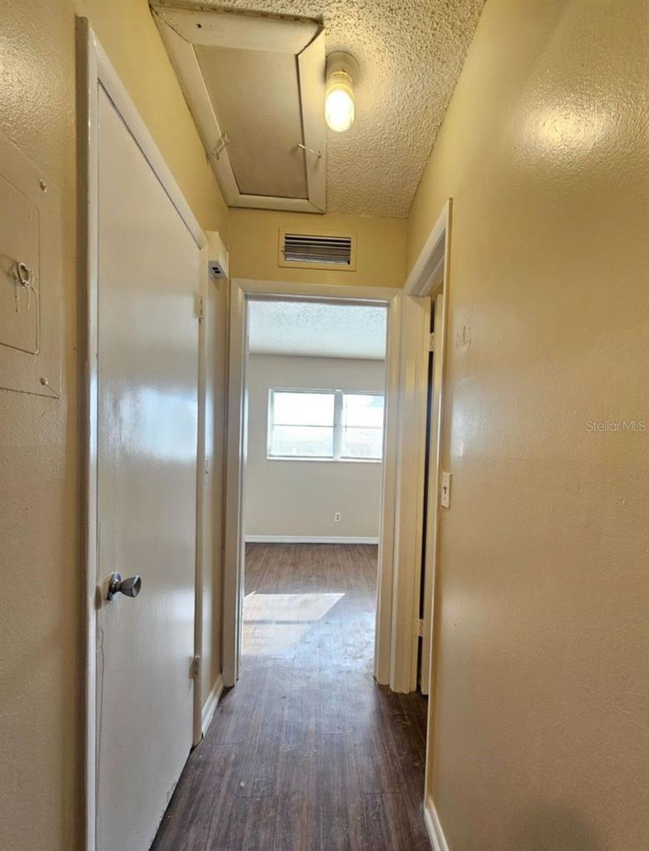 201 NW JEFFERSON CIRCLE N 2