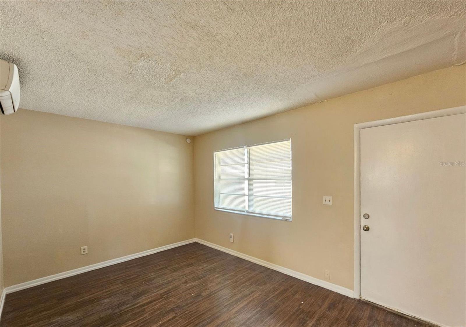 201 NW JEFFERSON CIRCLE N 2