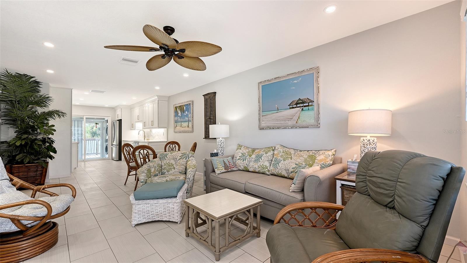 CASTT-AWAY OF NOKOMIS - Residential Lease