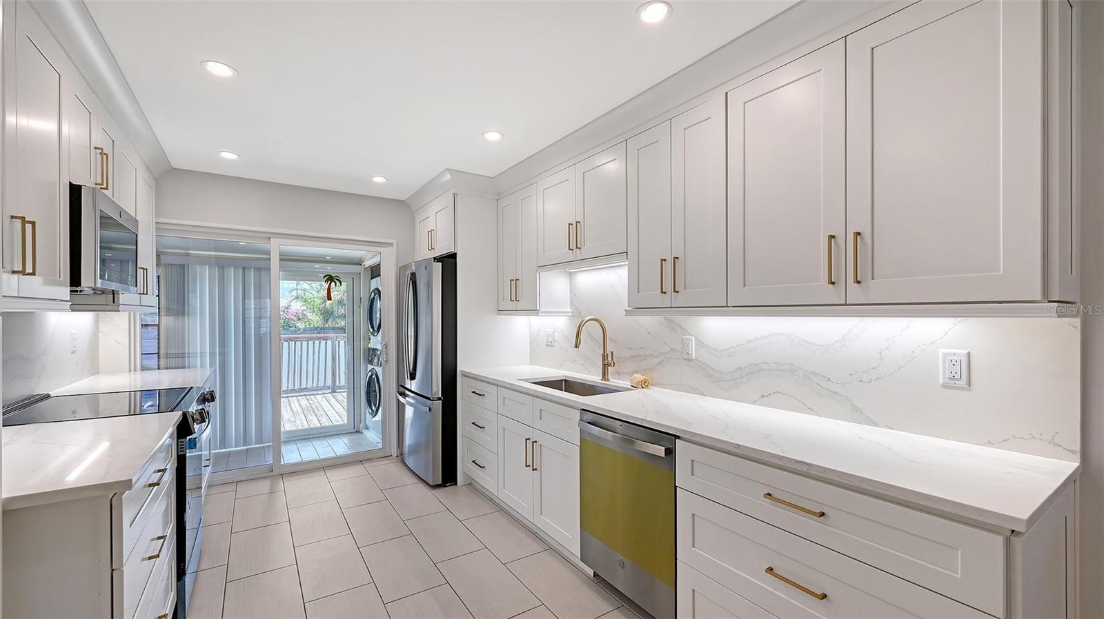 CASTT-AWAY OF NOKOMIS - Residential Lease