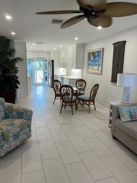 CASTT-AWAY OF NOKOMIS - Residential Lease