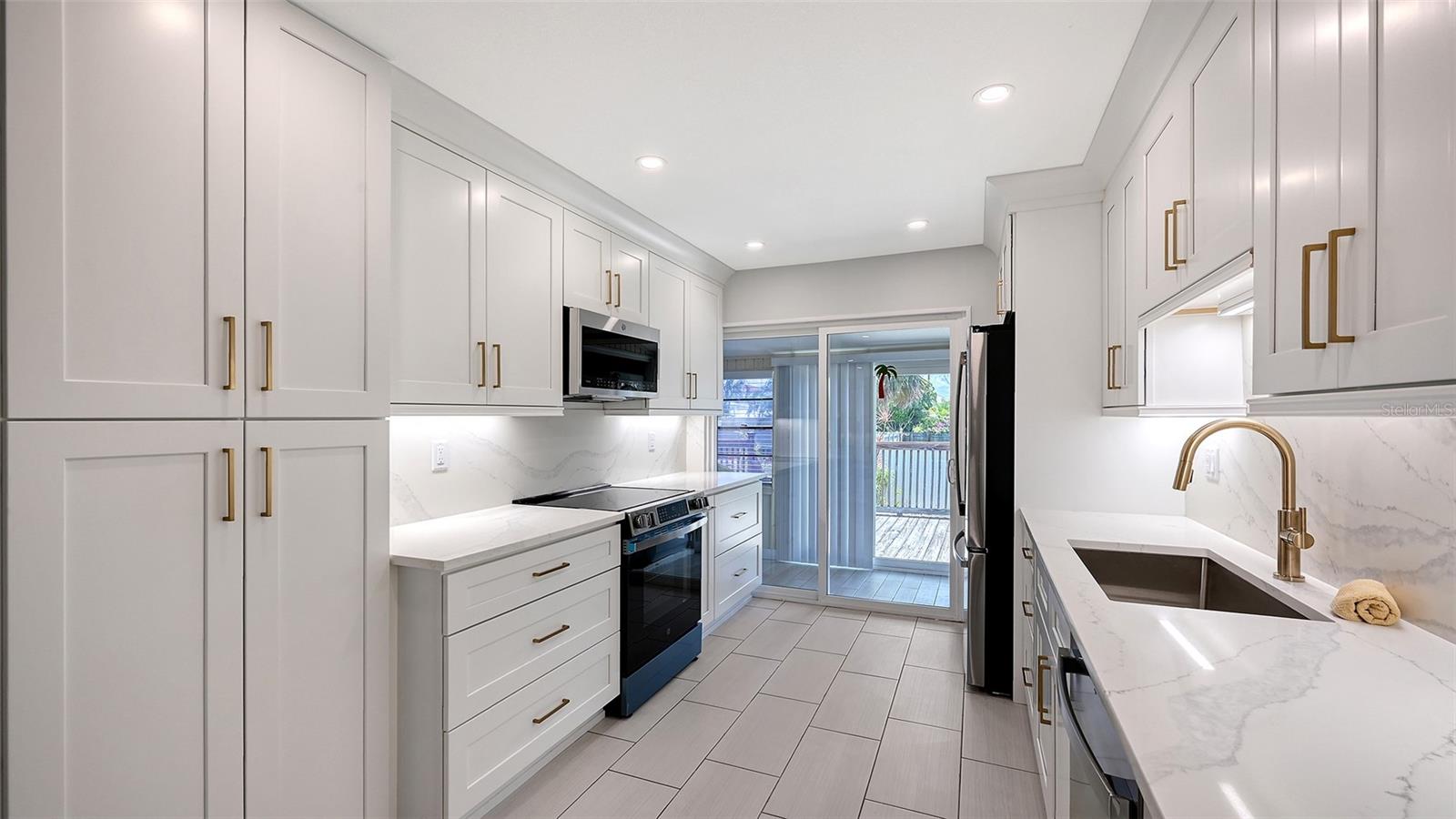 CASTT-AWAY OF NOKOMIS - Residential Lease