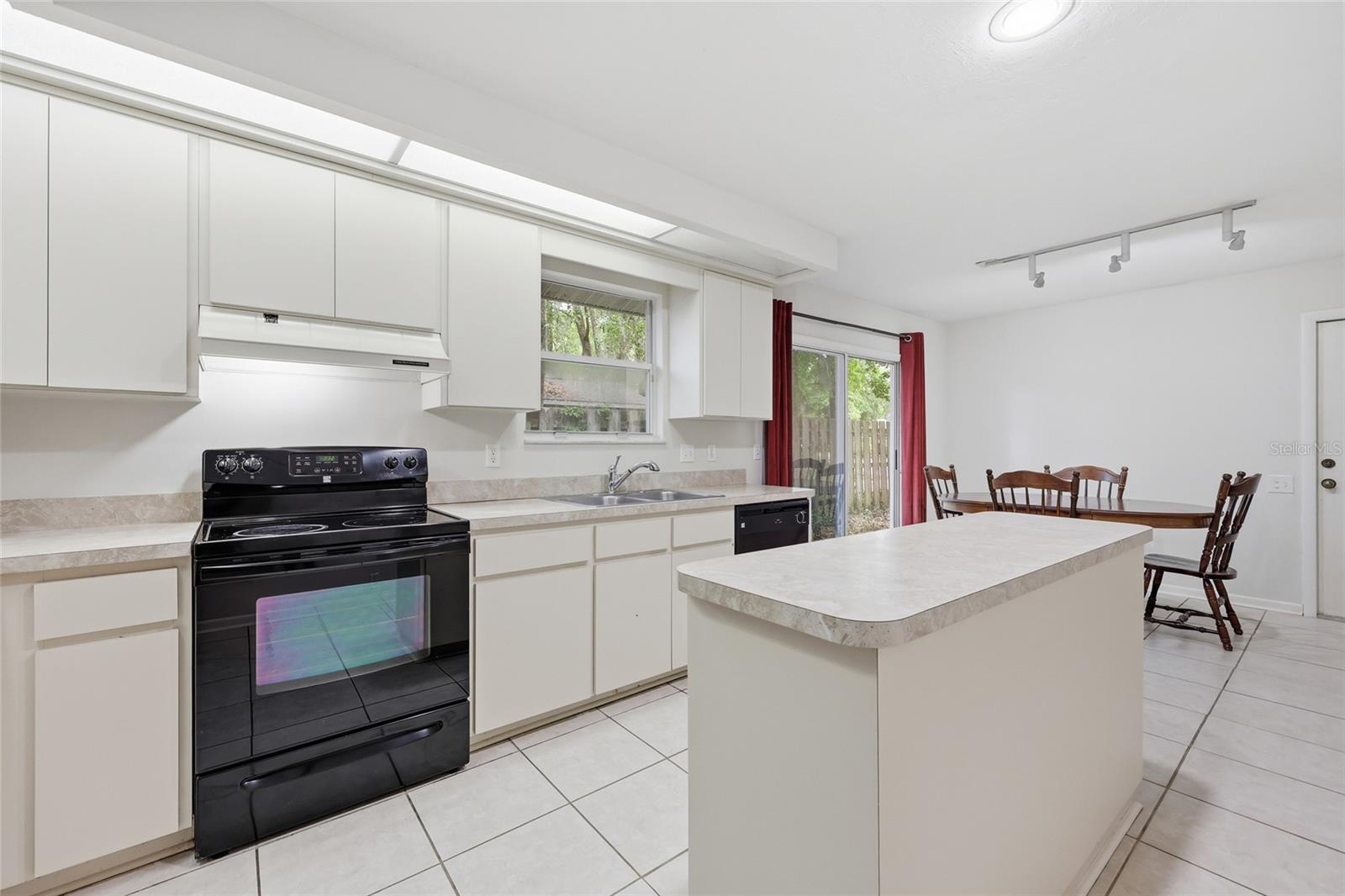 COLONY PARK - Residential