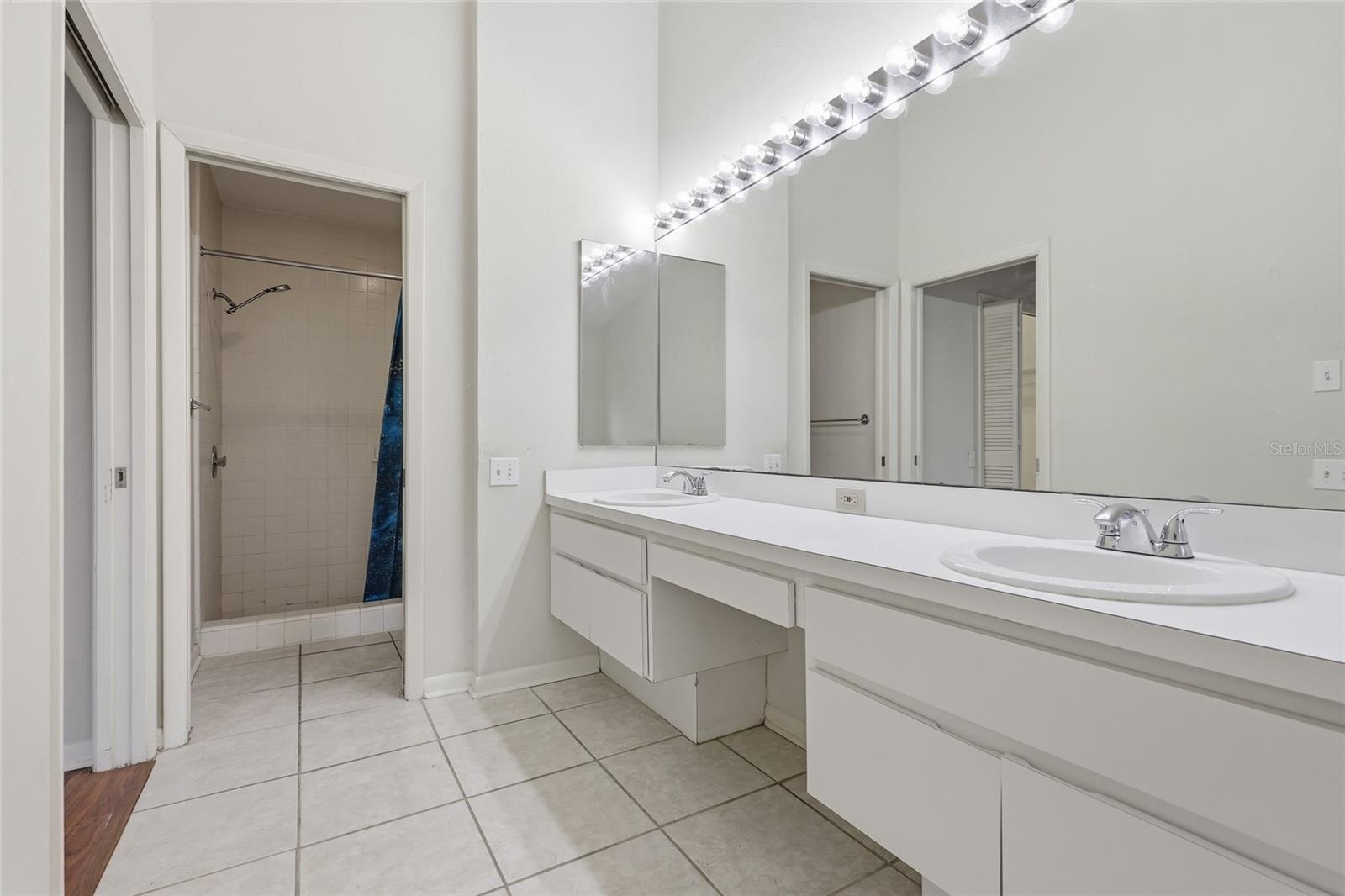 COLONY PARK - Residential