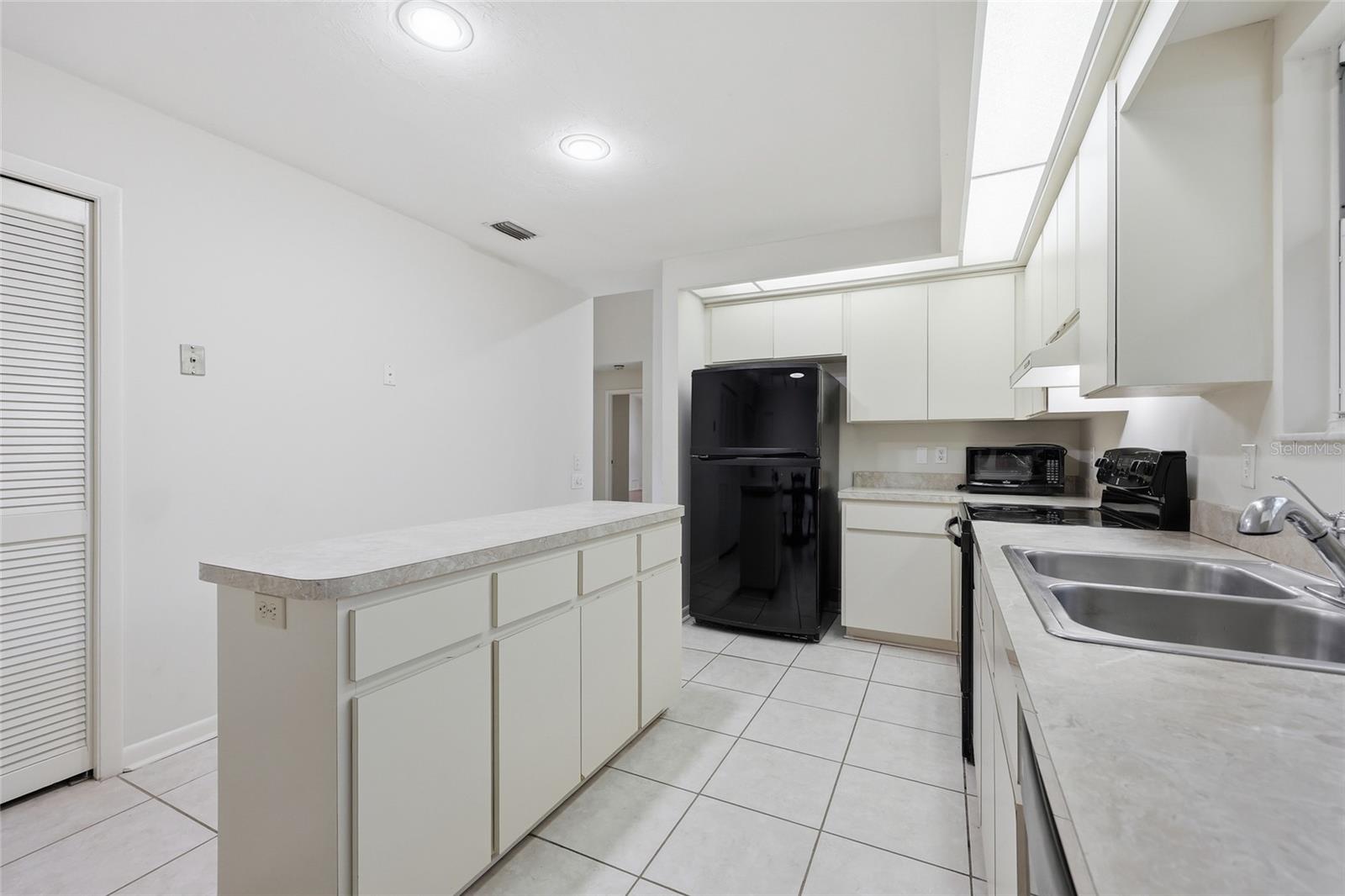 COLONY PARK - Residential